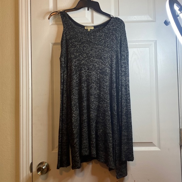 Democracy cut out shoulder sweater - Picture 1 of 3